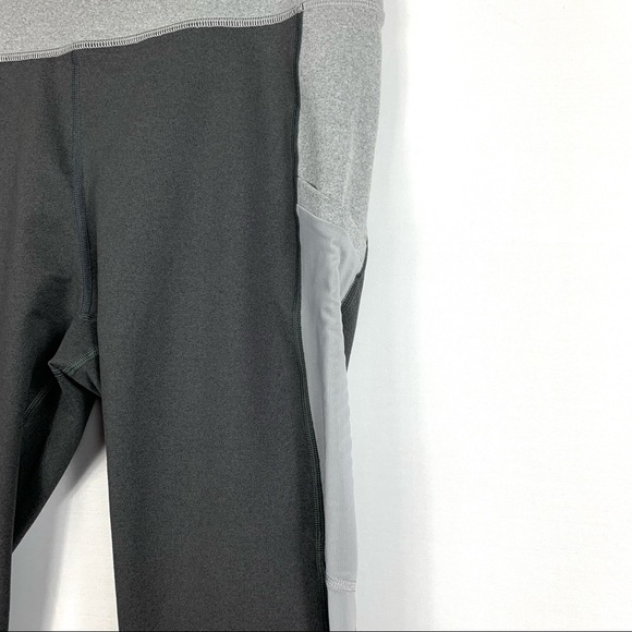 Fabletics On-The-Go Legging - Picture 5 of 7